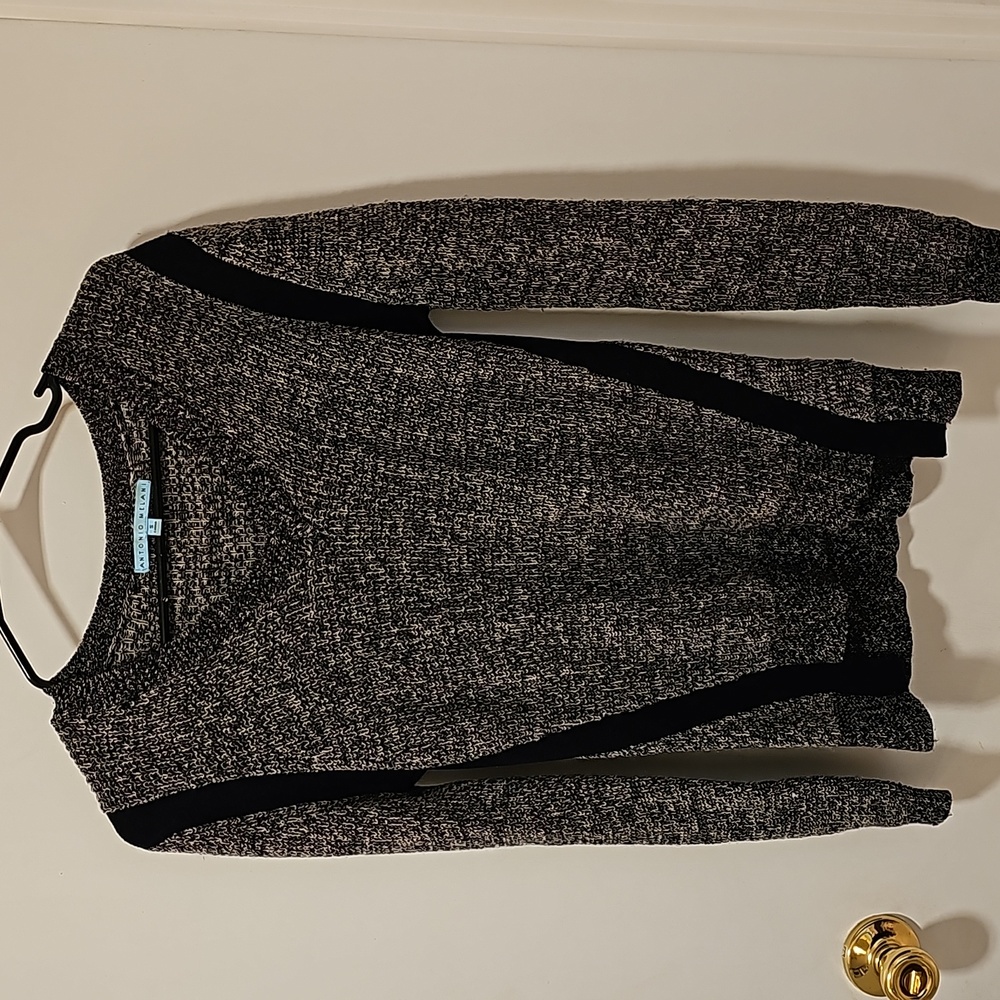 100% Wool Antonio Melani Navy V Neck Sweater Size Small